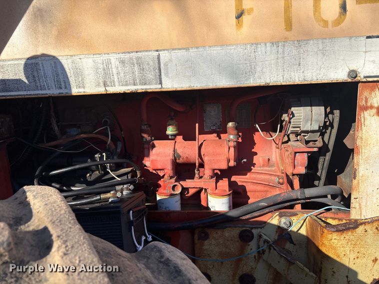 image for item FI0128 Case 2470 tractor