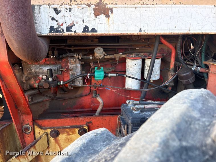 image for item FI0128 Case 2470 tractor