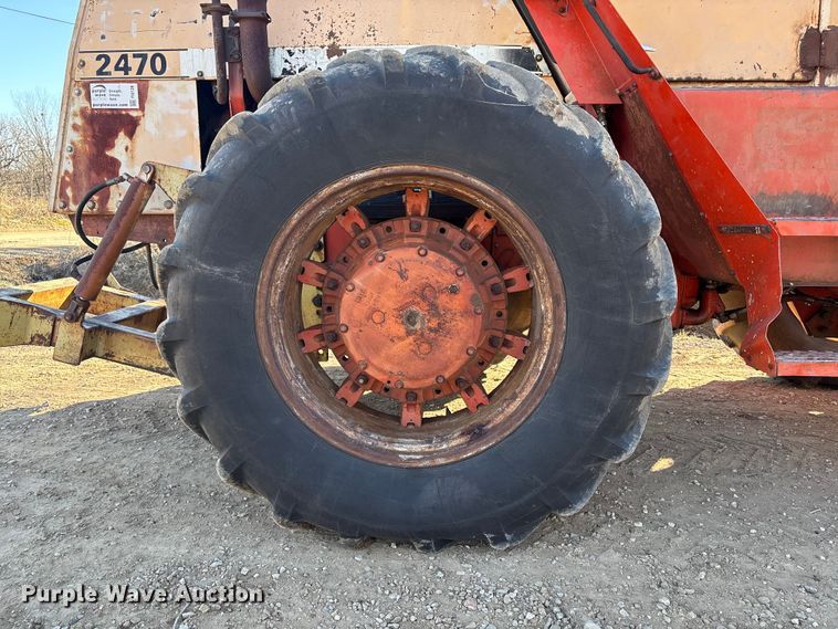 image for item FI0128 Case 2470 tractor