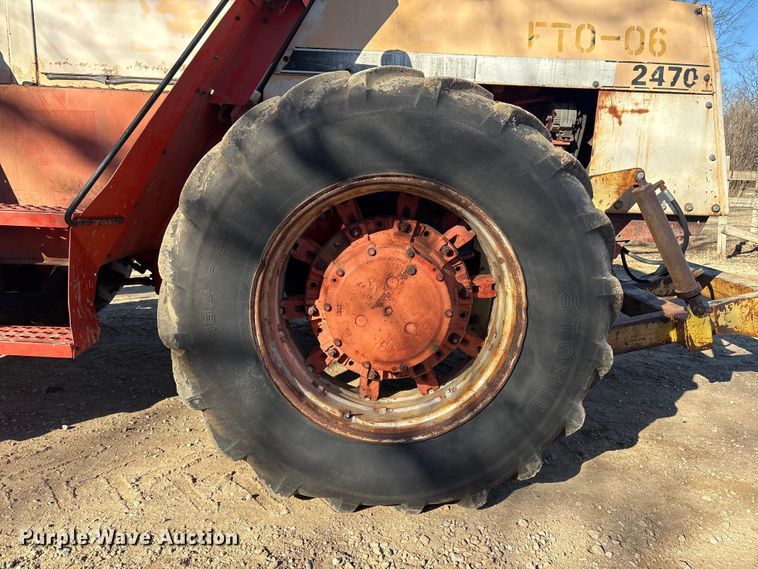 image for item FI0128 Case 2470 tractor