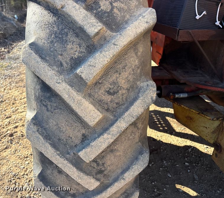 image for item FI0128 Case 2470 tractor