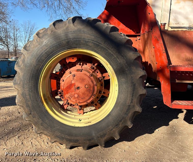 image for item FI0128 Case 2470 tractor