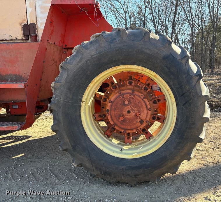 image for item FI0128 Case 2470 tractor
