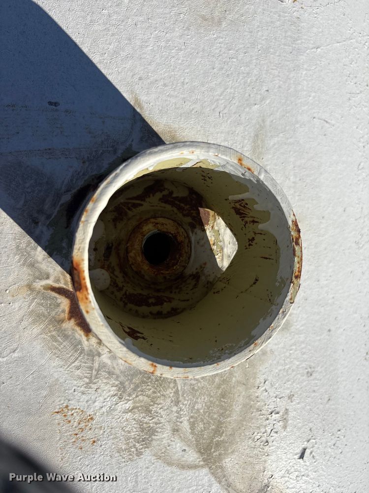 image for item FI0130 (2) anhydrous tanks