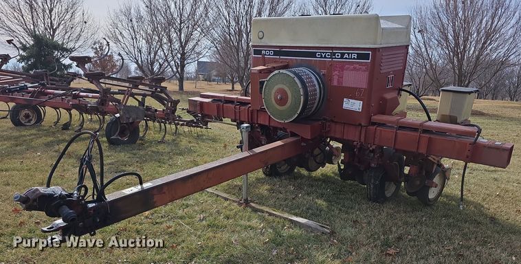 image for item FI0795 International Harvester 800 Cyclo Air air seeder