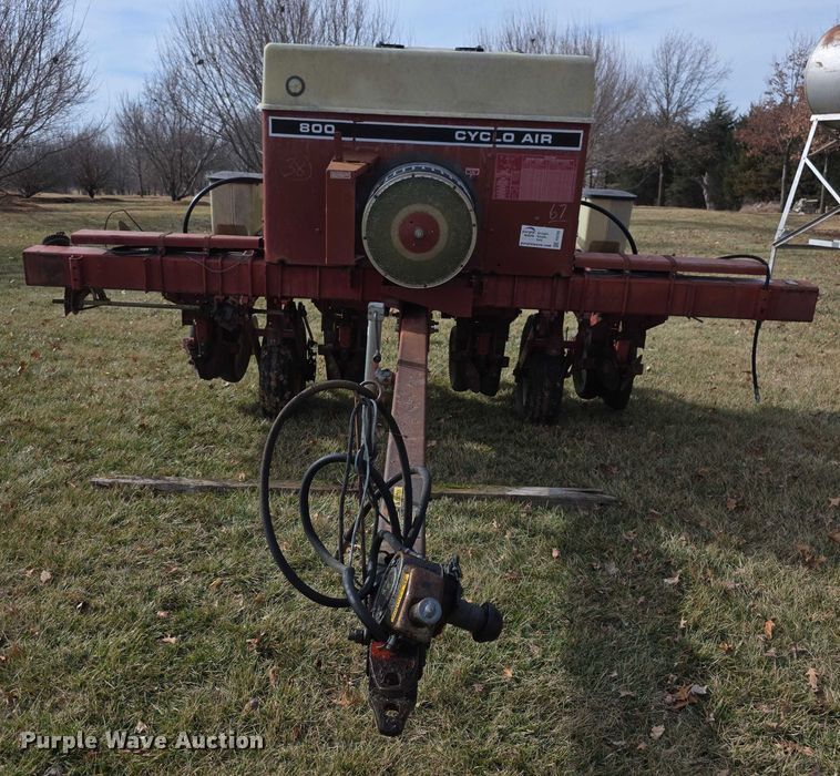 image for item FI0795 International Harvester 800 Cyclo Air air seeder