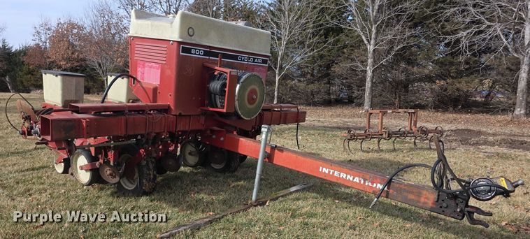 image for item FI0795 International Harvester 800 Cyclo Air air seeder