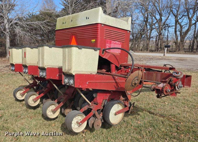 image for item FI0795 International Harvester 800 Cyclo Air air seeder