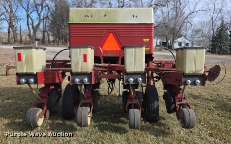 image for item FI0795 International Harvester 800 Cyclo Air air seeder