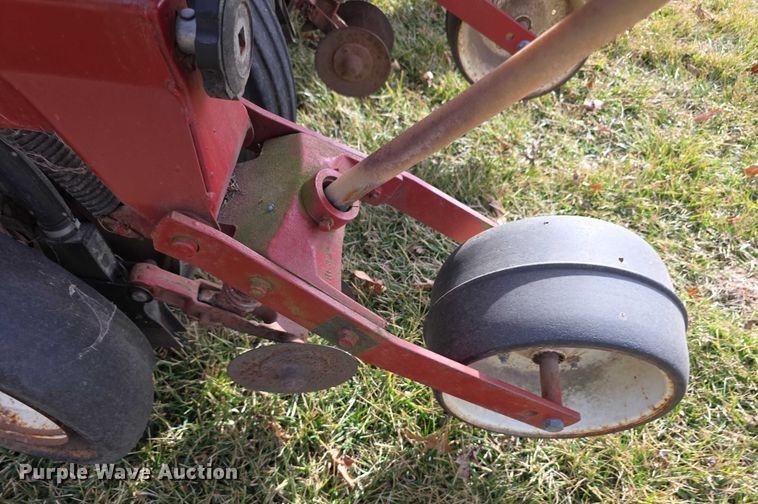 image for item FI0795 International Harvester 800 Cyclo Air air seeder