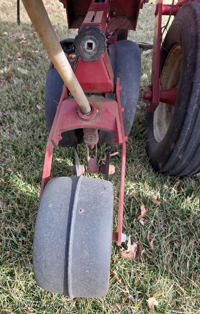 image for item FI0795 International Harvester 800 Cyclo Air air seeder