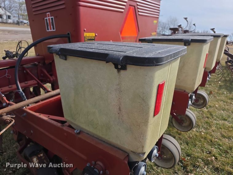 image for item FI0795 International Harvester 800 Cyclo Air air seeder