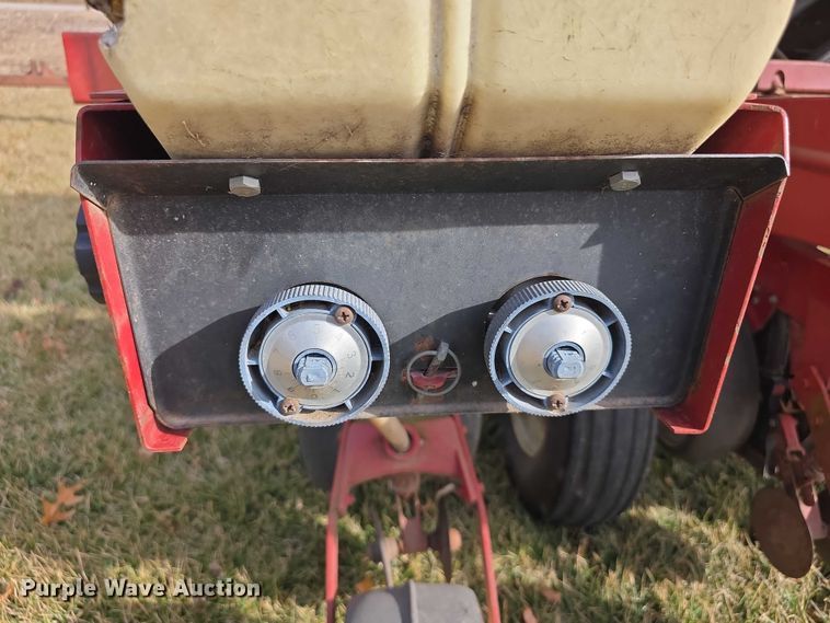 image for item FI0795 International Harvester 800 Cyclo Air air seeder