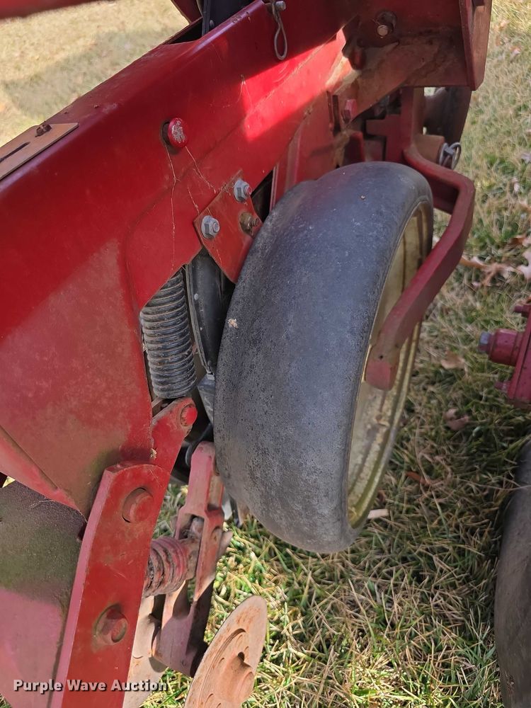 image for item FI0795 International Harvester 800 Cyclo Air air seeder