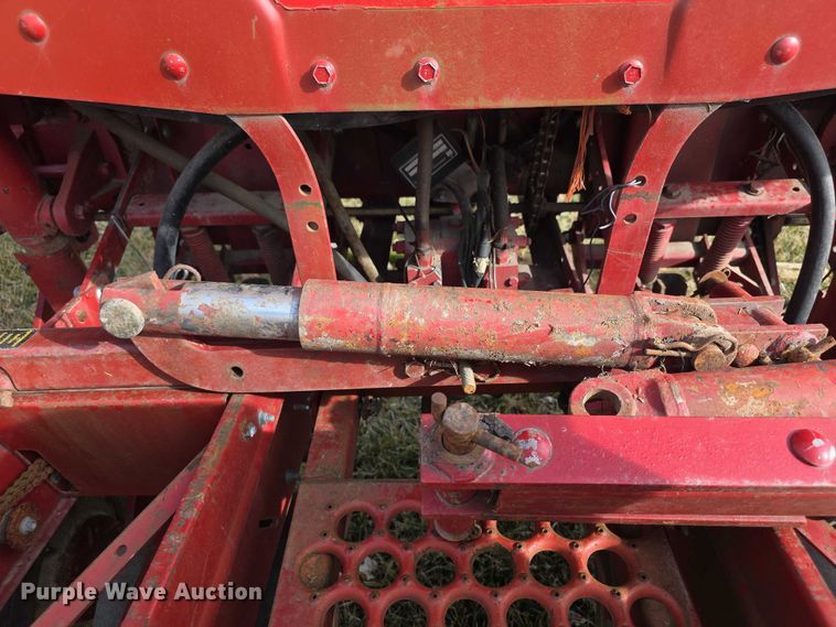 image for item FI0795 International Harvester 800 Cyclo Air air seeder