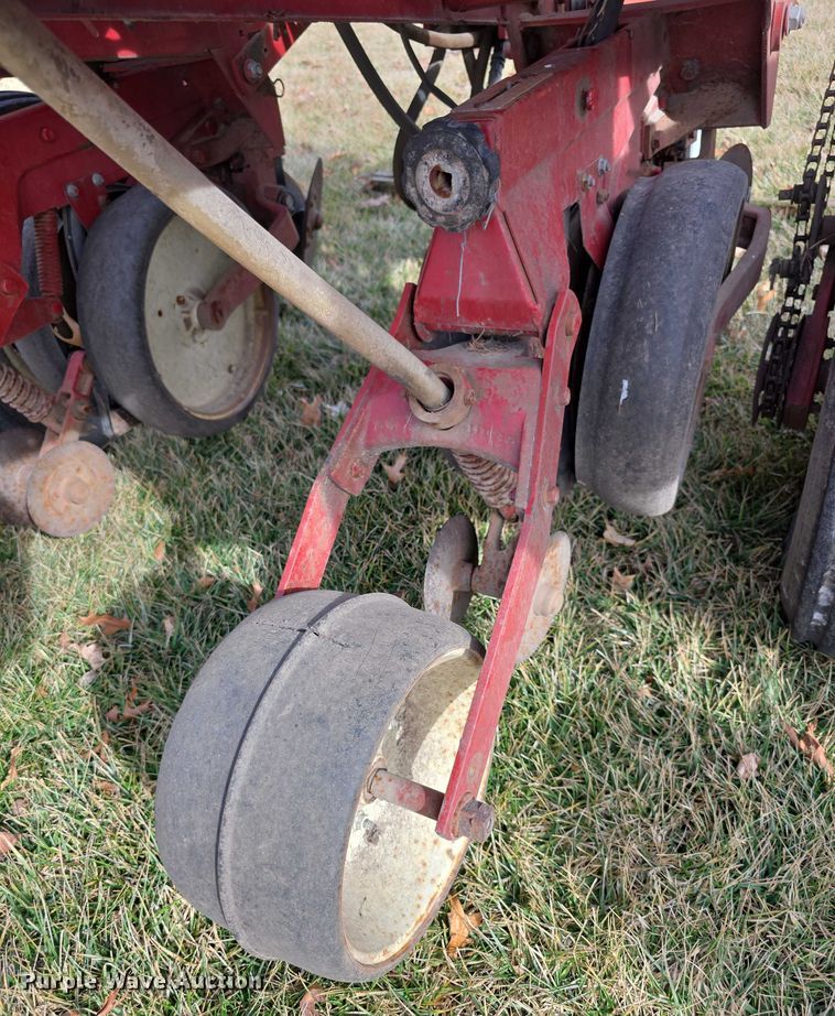 image for item FI0795 International Harvester 800 Cyclo Air air seeder