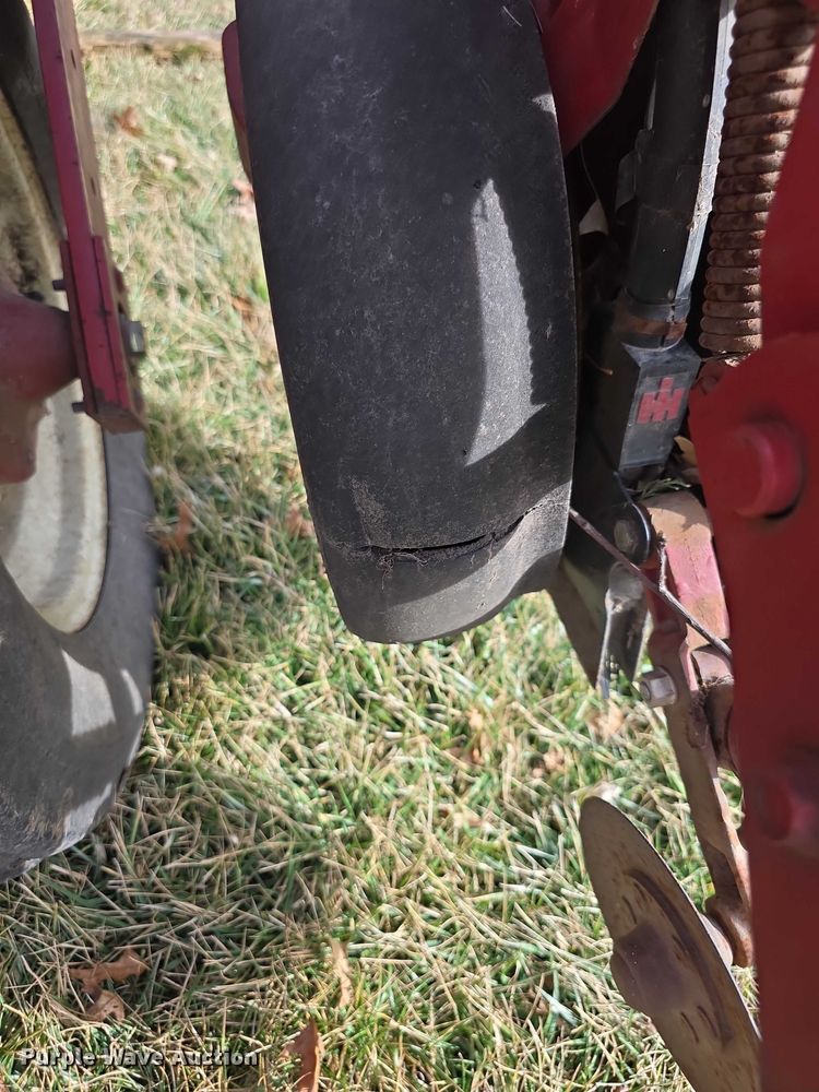 image for item FI0795 International Harvester 800 Cyclo Air air seeder