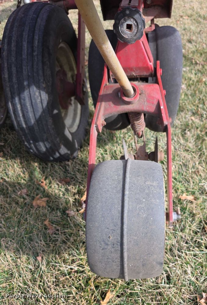 image for item FI0795 International Harvester 800 Cyclo Air air seeder