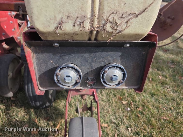 image for item FI0795 International Harvester 800 Cyclo Air air seeder