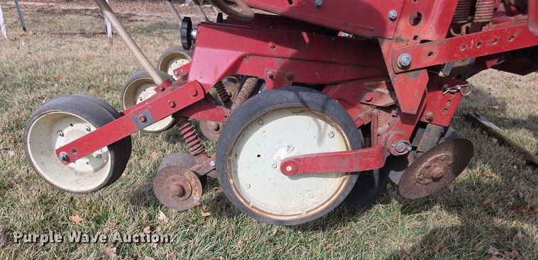image for item FI0795 International Harvester 800 Cyclo Air air seeder