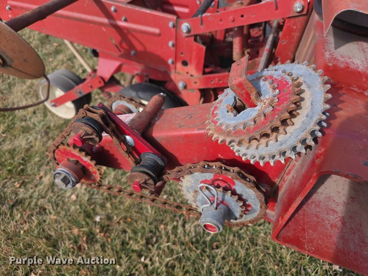 image for item FI0795 International Harvester 800 Cyclo Air air seeder