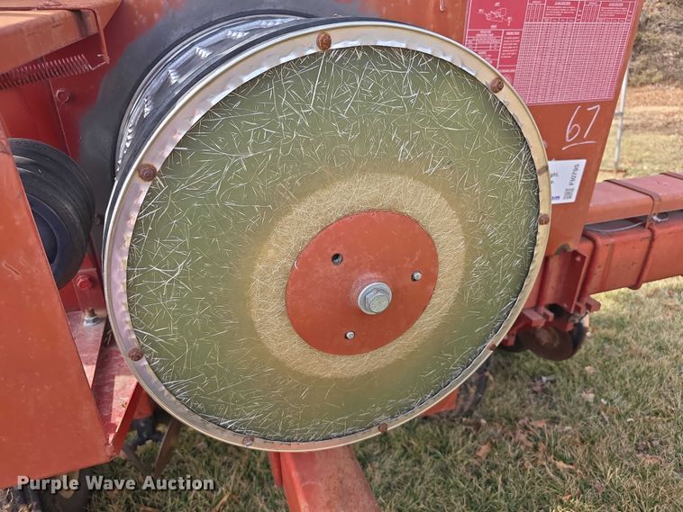 image for item FI0795 International Harvester 800 Cyclo Air air seeder