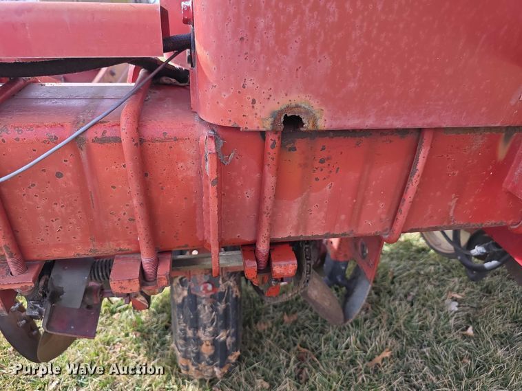 image for item FI0795 International Harvester 800 Cyclo Air air seeder