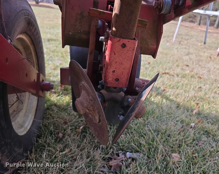 image for item FI0795 International Harvester 800 Cyclo Air air seeder