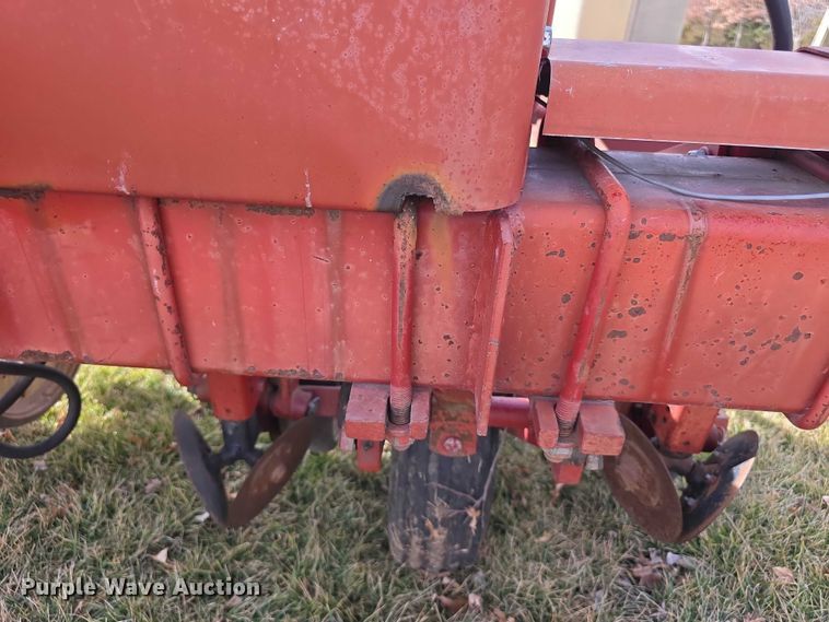 image for item FI0795 International Harvester 800 Cyclo Air air seeder