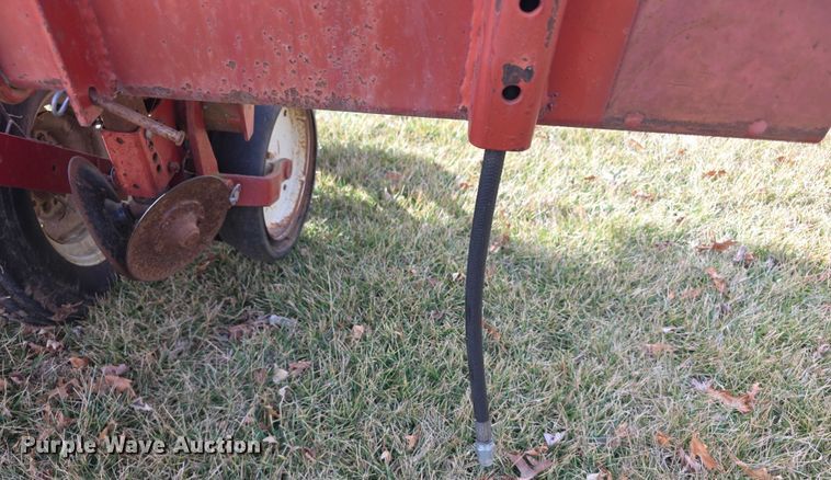 image for item FI0795 International Harvester 800 Cyclo Air air seeder