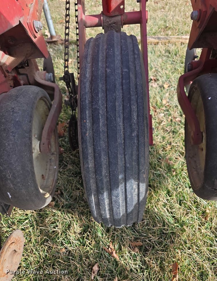 image for item FI0795 International Harvester 800 Cyclo Air air seeder