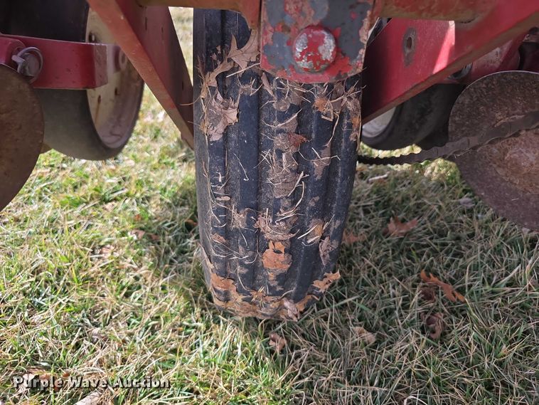 image for item FI0795 International Harvester 800 Cyclo Air air seeder