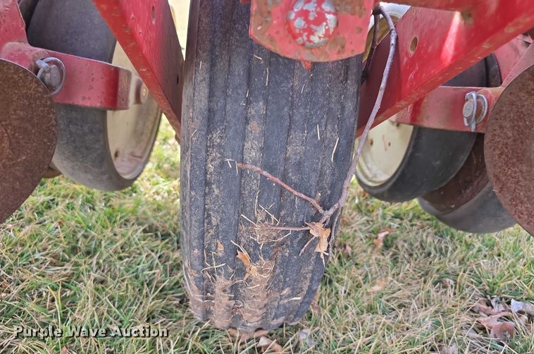 image for item FI0795 International Harvester 800 Cyclo Air air seeder