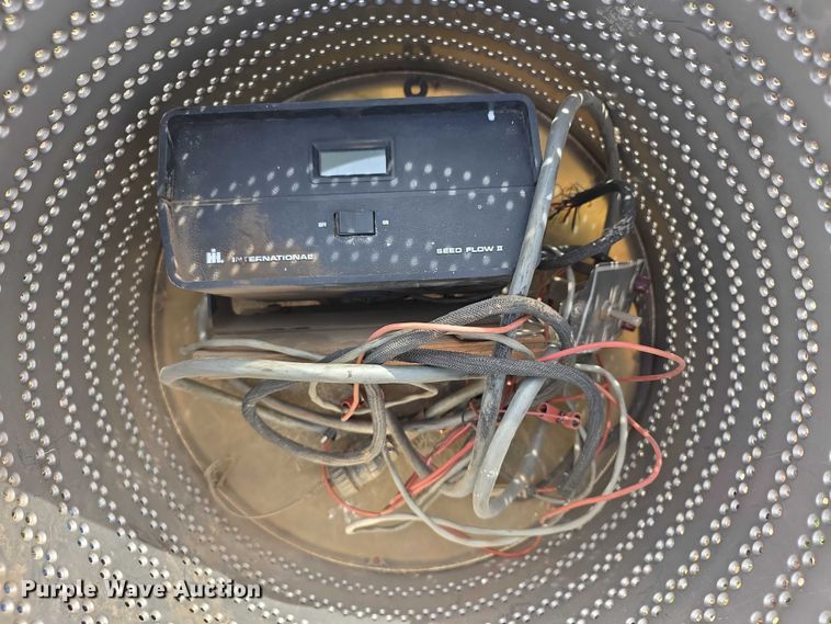 image for item FI0795 International Harvester 800 Cyclo Air air seeder