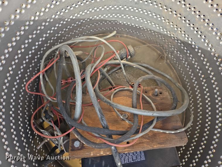 image for item FI0795 International Harvester 800 Cyclo Air air seeder