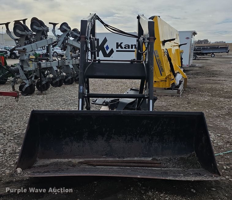 image for item FI0883 QT 7400 Tractor Loader  loader