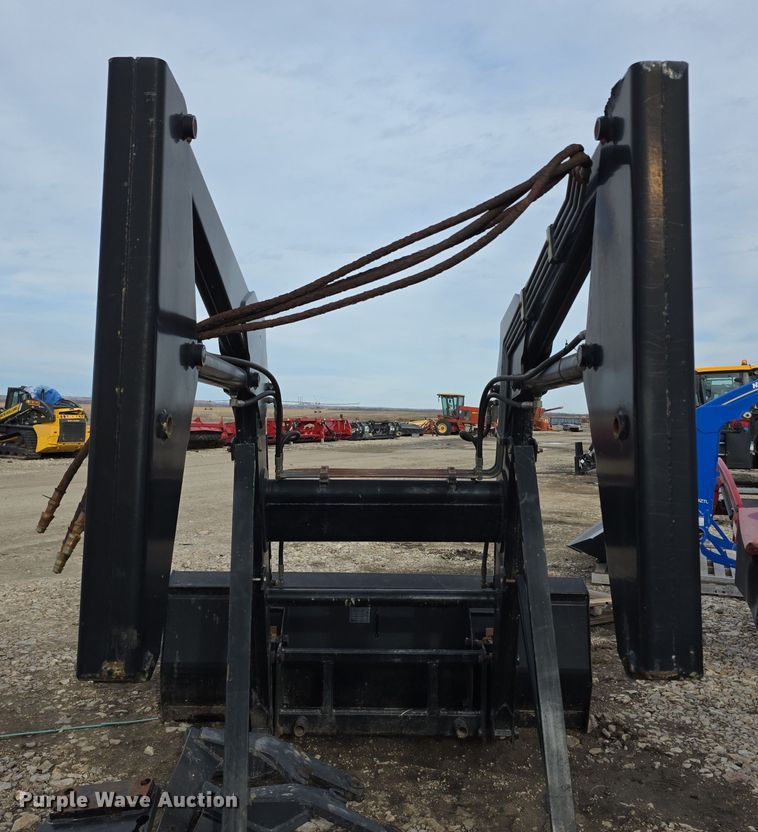 image for item FI0883 QT 7400 Tractor Loader  loader