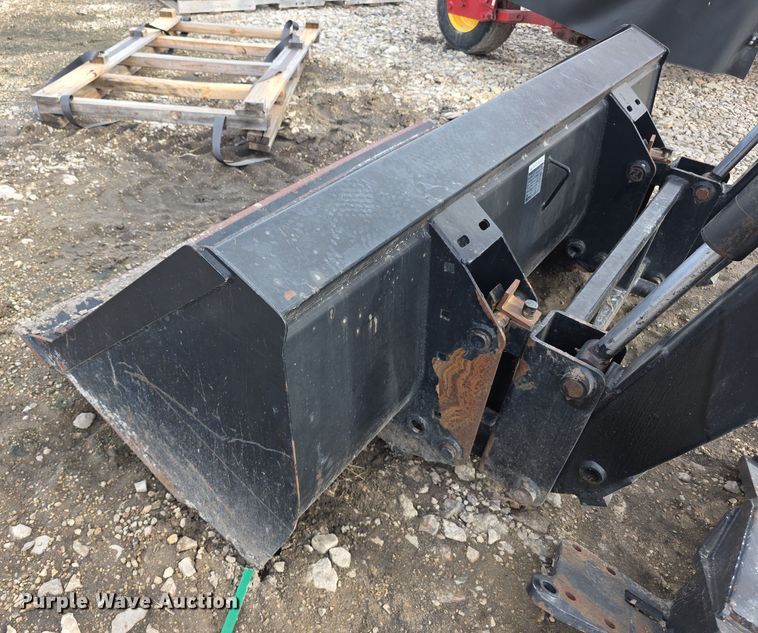 image for item FI0883 QT 7400 Tractor Loader  loader