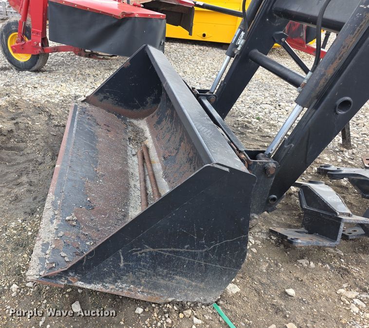 image for item FI0883 QT 7400 Tractor Loader  loader