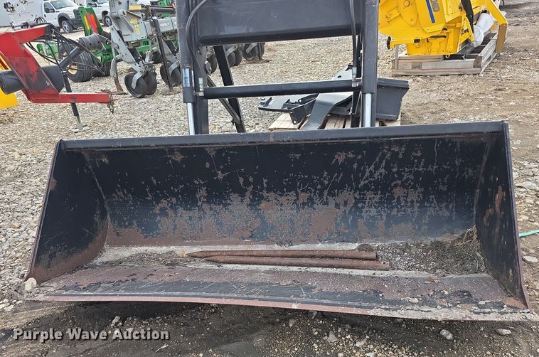 image for item FI0883 QT 7400 Tractor Loader  loader