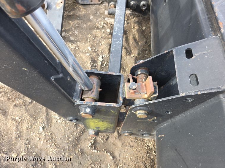 image for item FI0883 QT 7400 Tractor Loader  loader