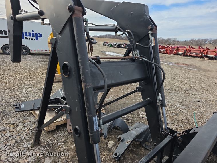 image for item FI0883 QT 7400 Tractor Loader  loader