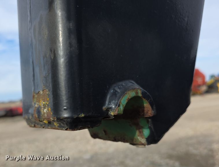 image for item FI0883 QT 7400 Tractor Loader  loader