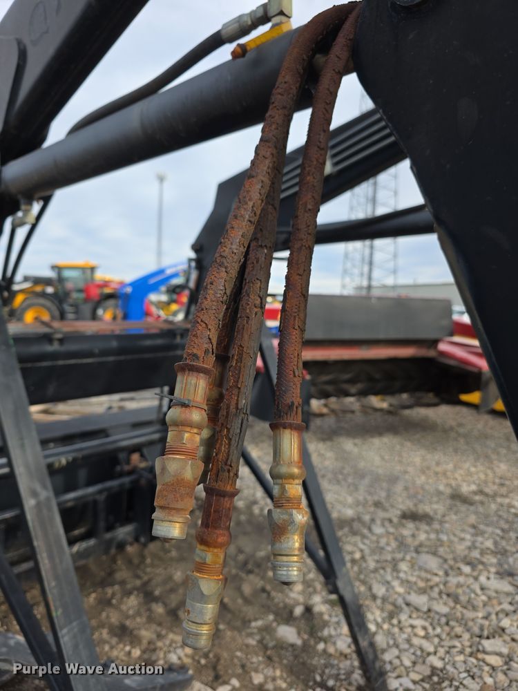 image for item FI0883 QT 7400 Tractor Loader  loader