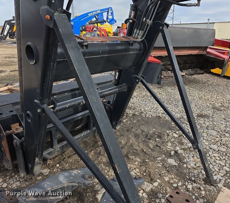 image for item FI0883 QT 7400 Tractor Loader  loader