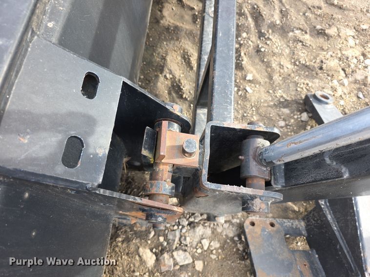 image for item FI0883 QT 7400 Tractor Loader  loader