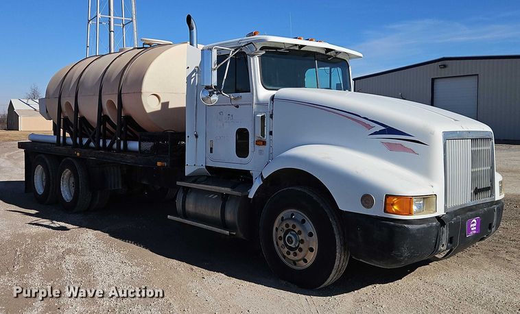 image for item FN5565 1990 International 9400 flatbed truck