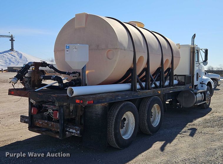 image for item FN5565 1990 International 9400 flatbed truck