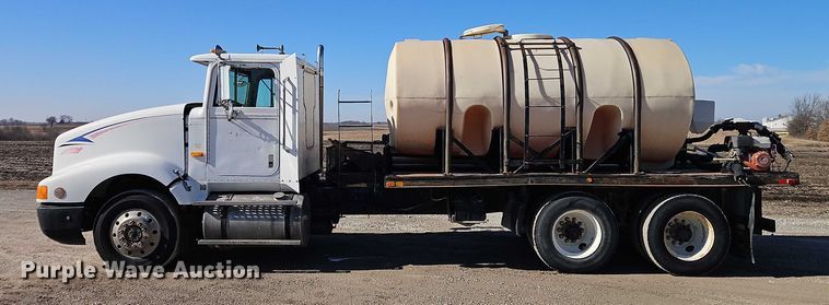 image for item FN5565 1990 International 9400 flatbed truck