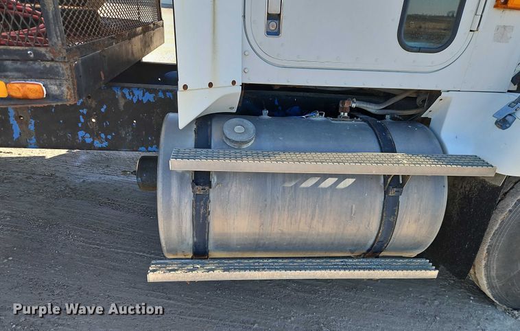 image for item FN5565 1990 International 9400 flatbed truck